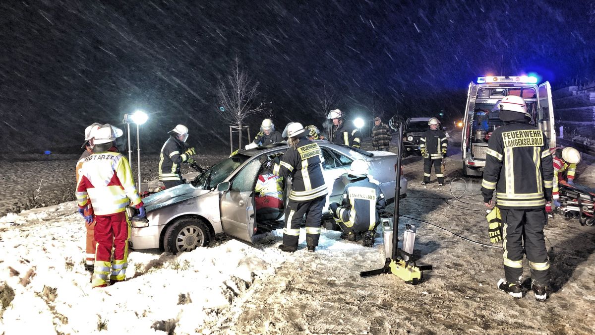 Verkehrsunfall, eingeklemmte Person