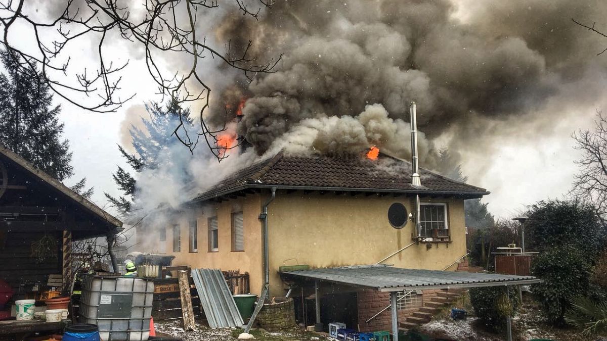 Wohnhausbrand, Menschenleben in Gefahr