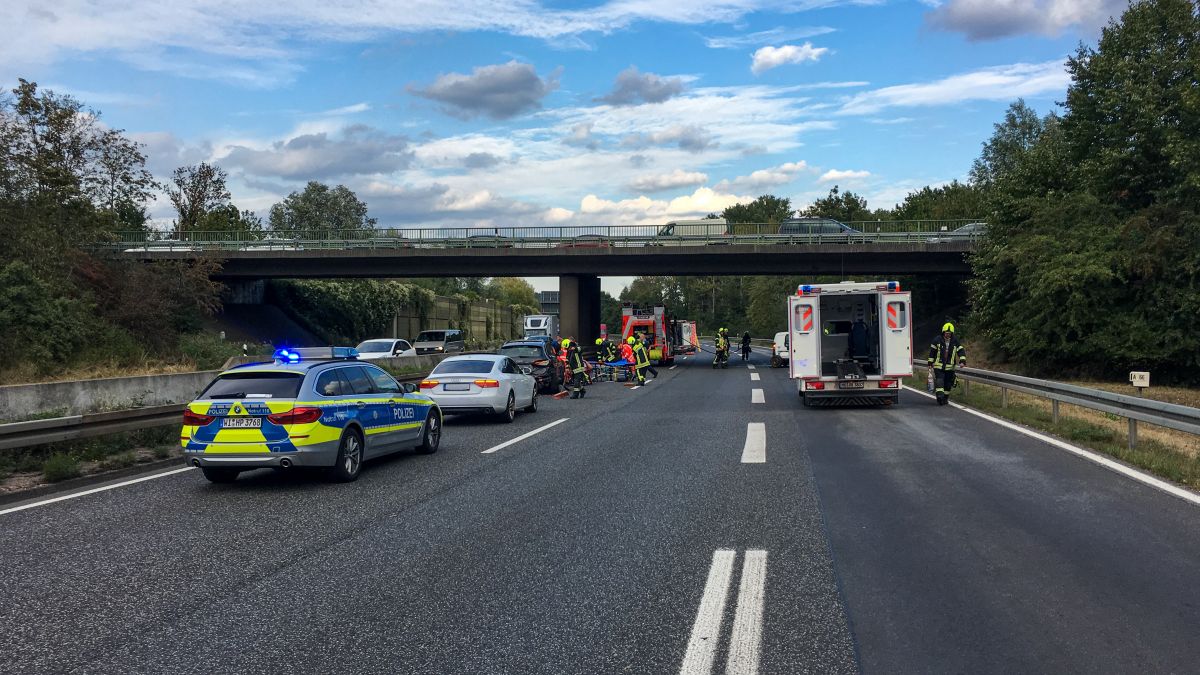 PKW-Brand nach Verkehrsunfall