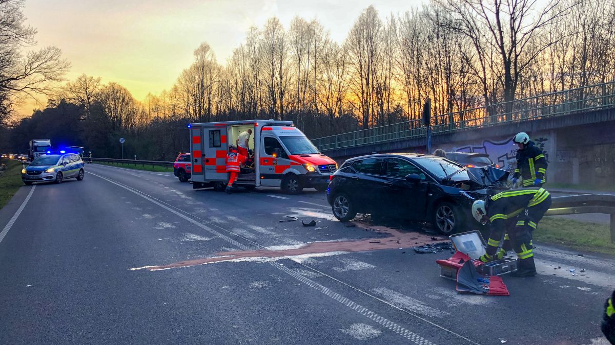 Verkehrsunfall, eingeklemmte Person