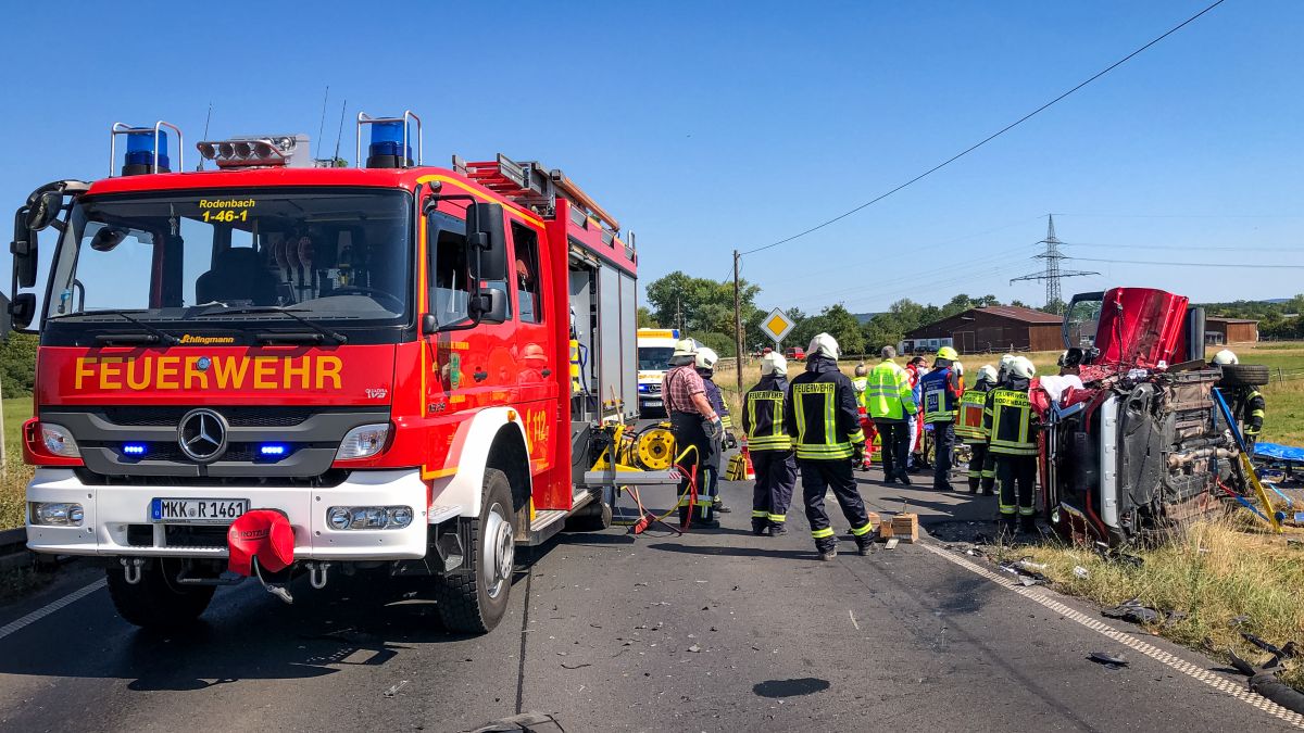 Verkehrsunfall, eingeklemmte Person