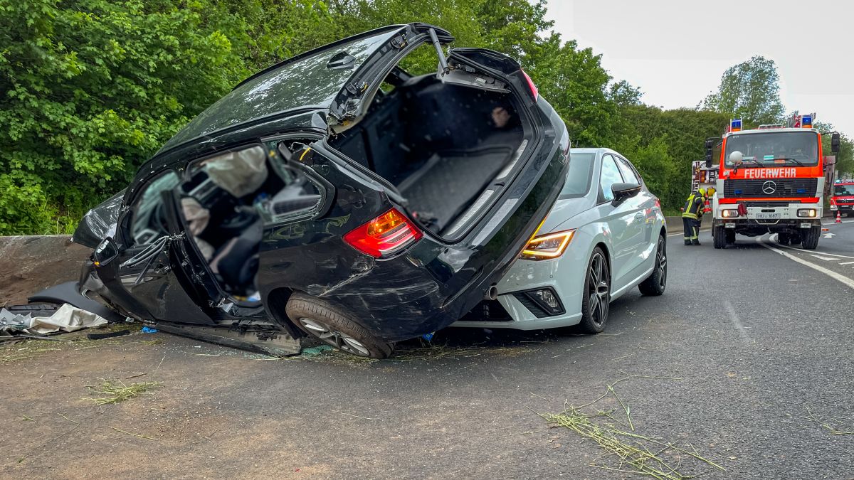 Verkehrsunfall, eingeklemmte Person