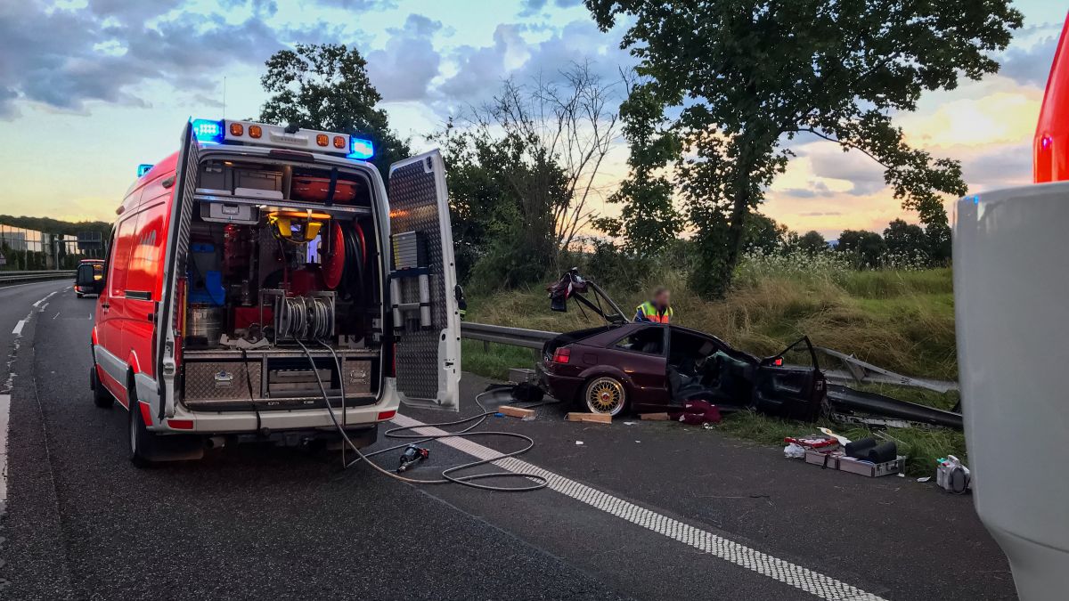 Verkehrsunfall, eingeklemmte Person