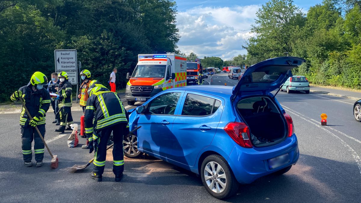 Verkehrsunfall, eingeklemmte Person