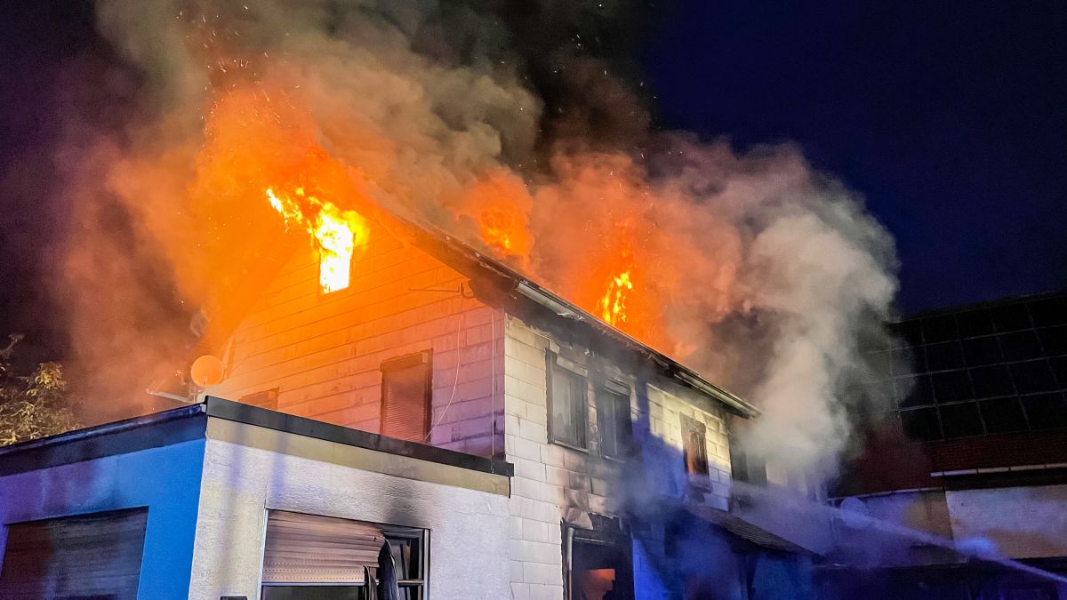 Dachstuhlbrand, Menschenleben in Gefahr