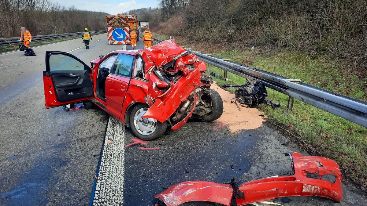 Verkehrsunfall, eingeklemmte Person