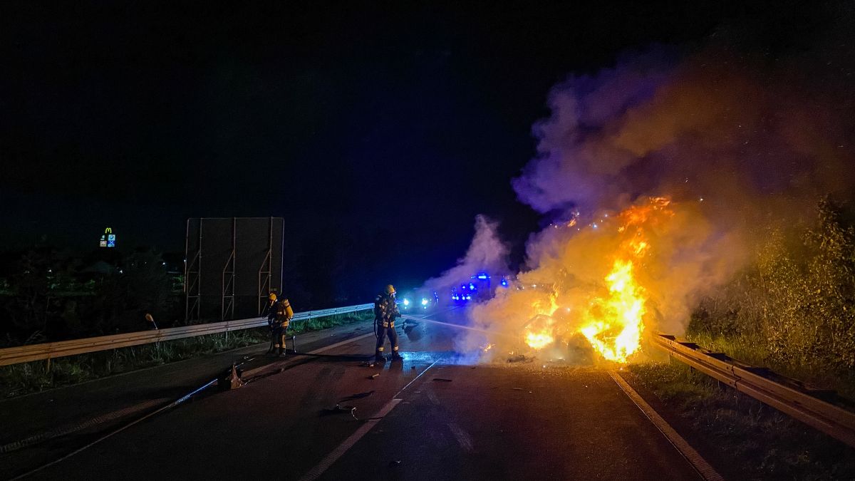 PKW-Brand nach Verkehrsunfall