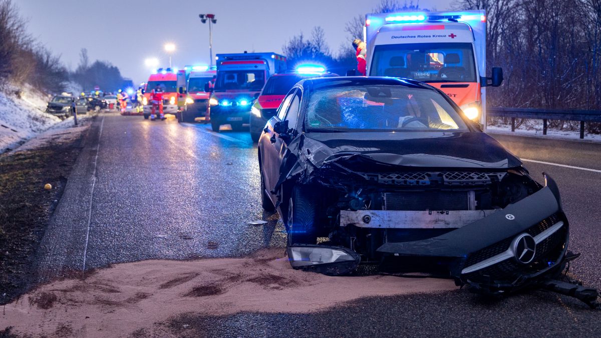 Verkehrsunfall, eingeklemmte Person