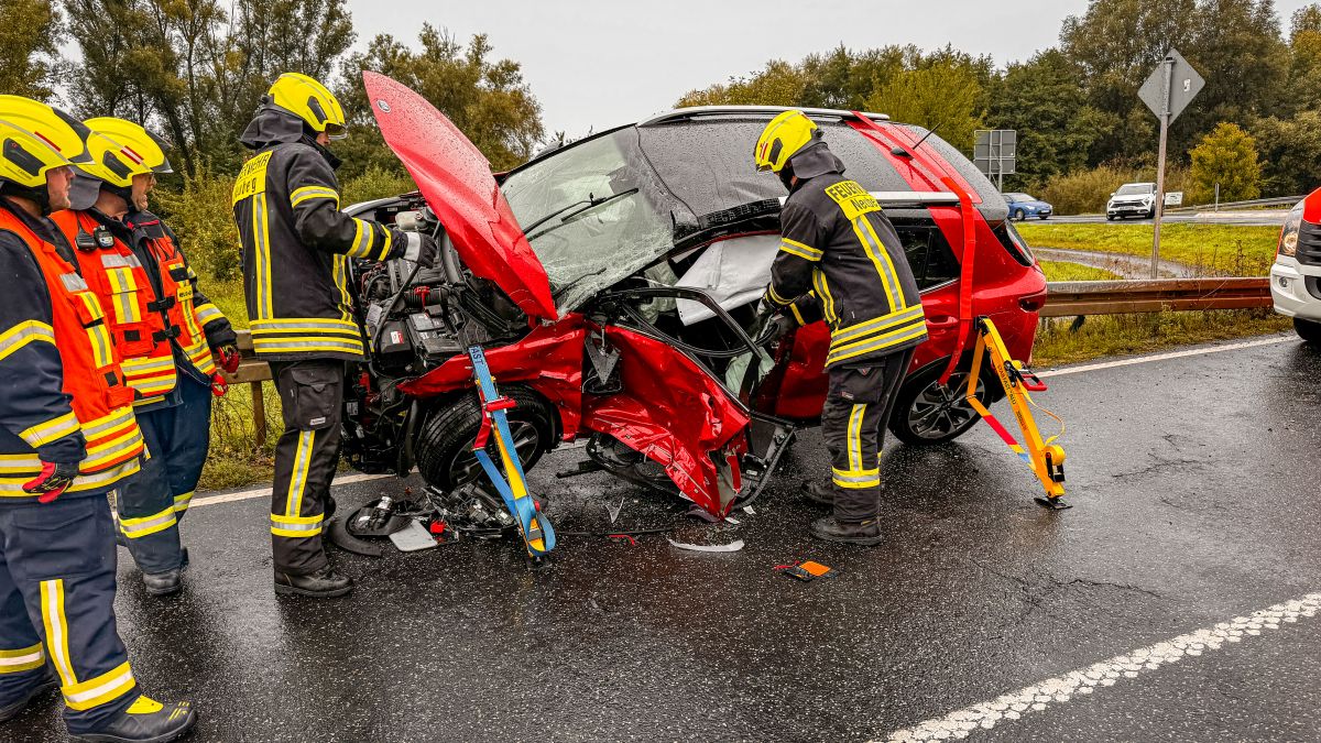 Verkehrsunfall, eingeklemmte Person