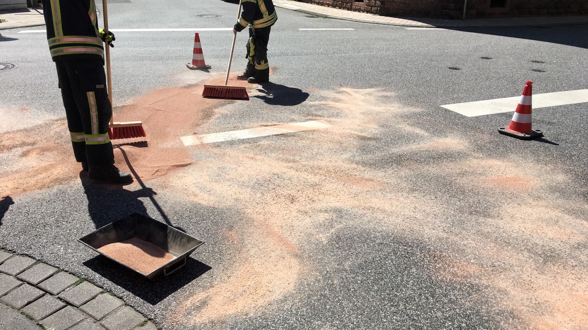 Betriebsmittelauslauf nach Verkehrsunfall