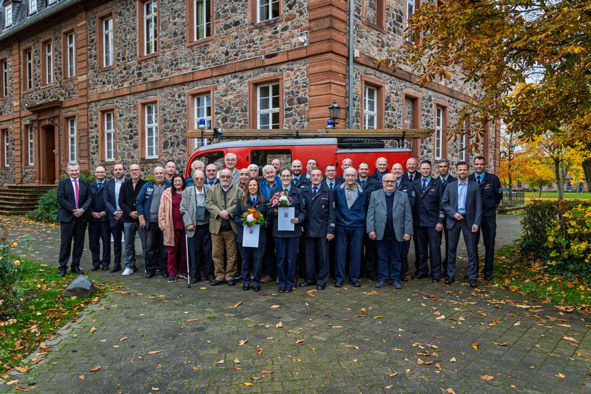 2025-11-02 Ehrentag Feuerwehr klein-36