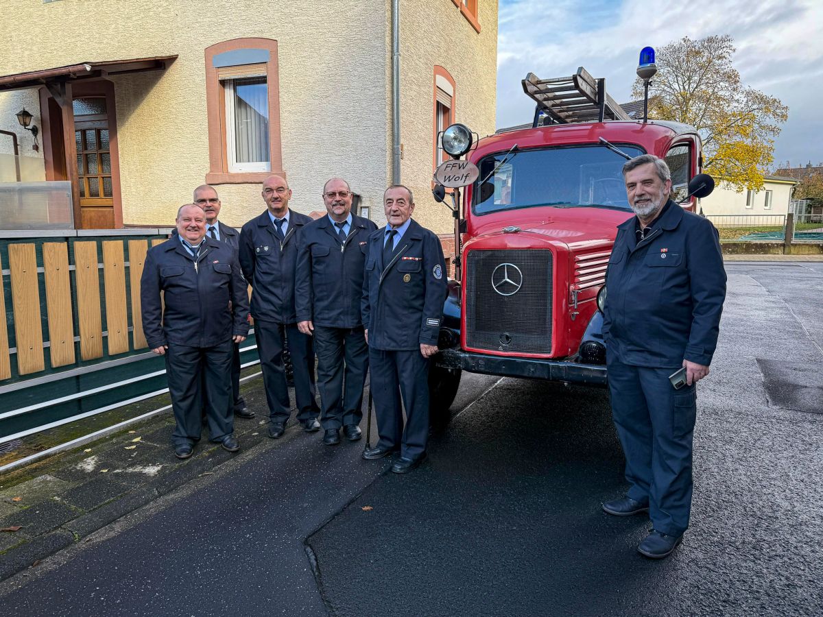 2025-11-02 Ehrentag Feuerwehr klein-39