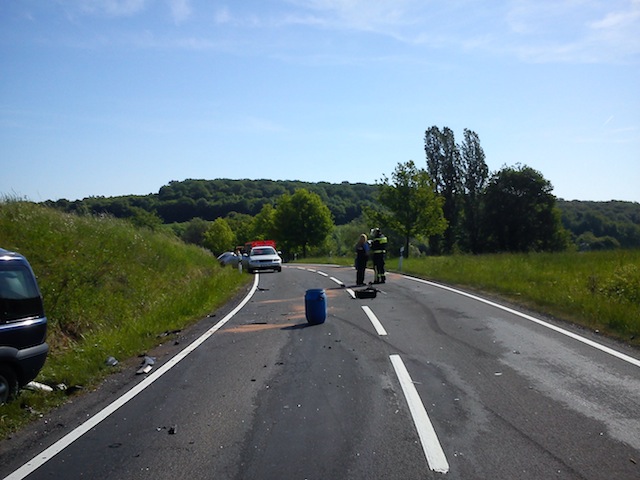 Betriebsstoffauslauf nach Verkehrsunfall